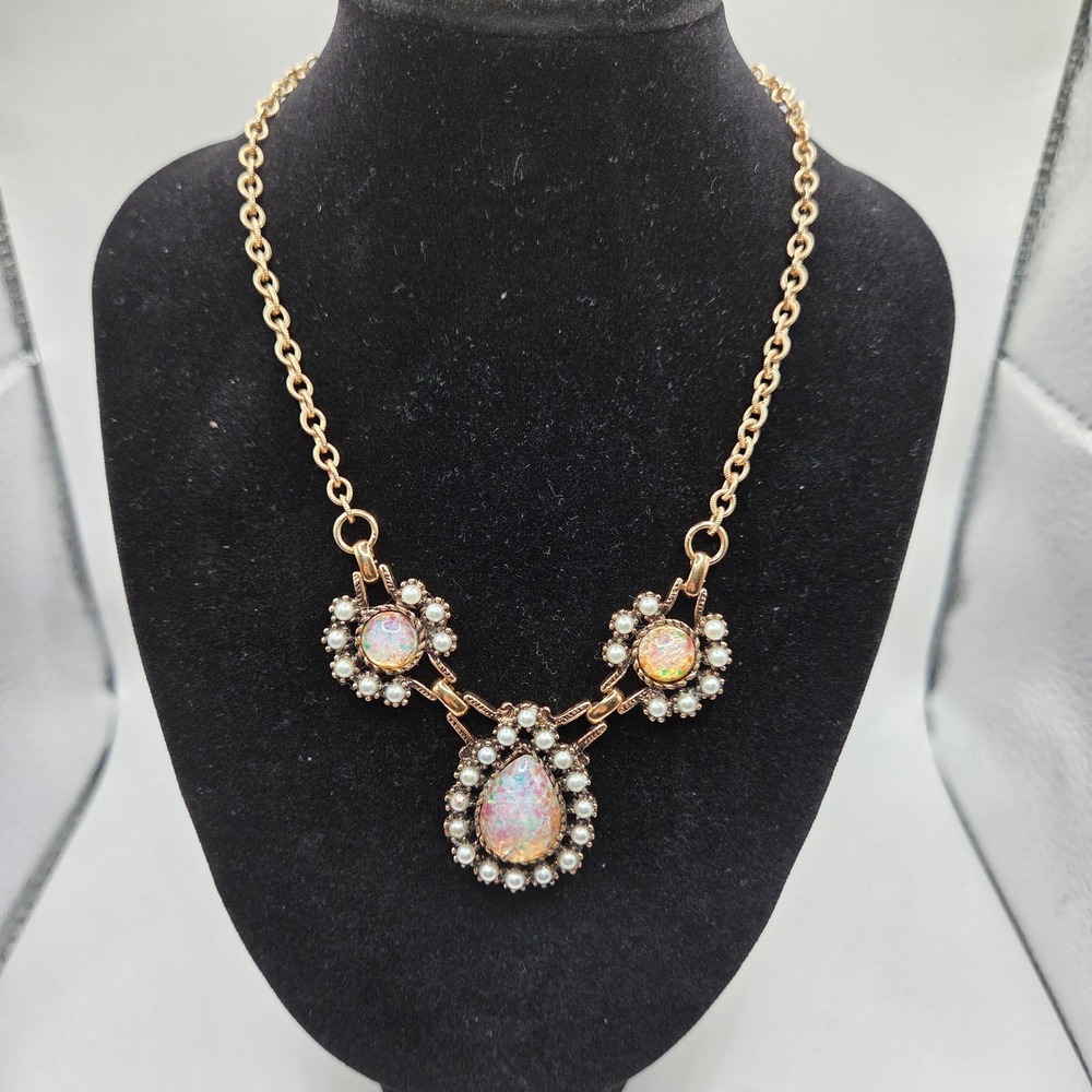 Vintage 1972 Sarah Coventry Empress Faux Opal Pearl Necklace 18.5"